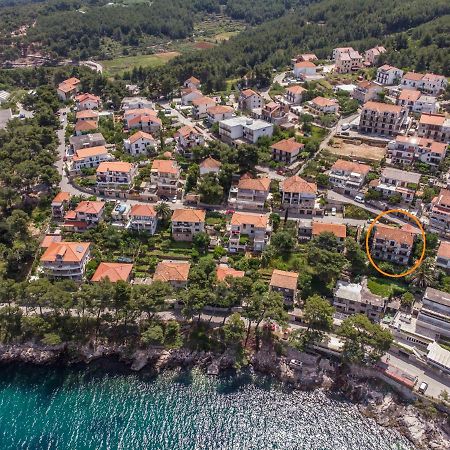 Apartments And Room Caric Jelsa  Exterior foto